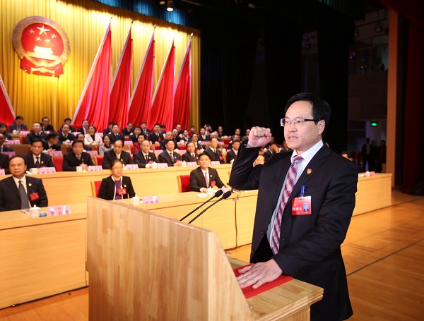 秦金敏全票当选贵港市监察委员会首任主任
